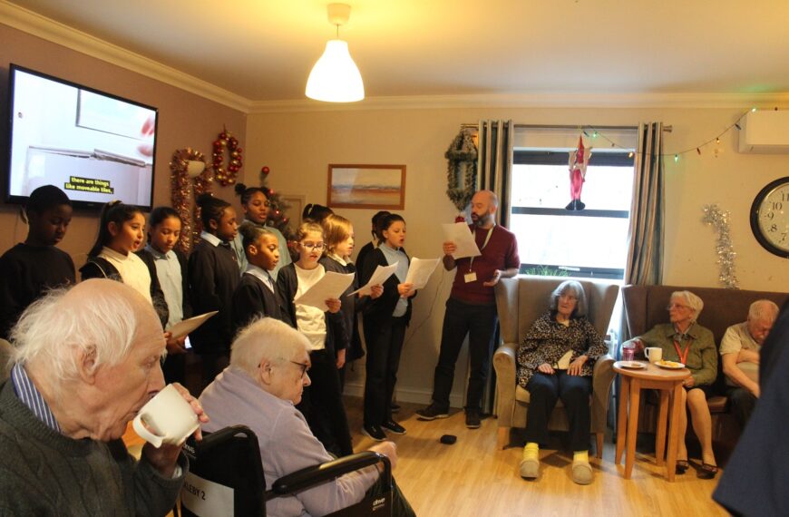 Visit from Earlsmead School Choir – 14 December 2023